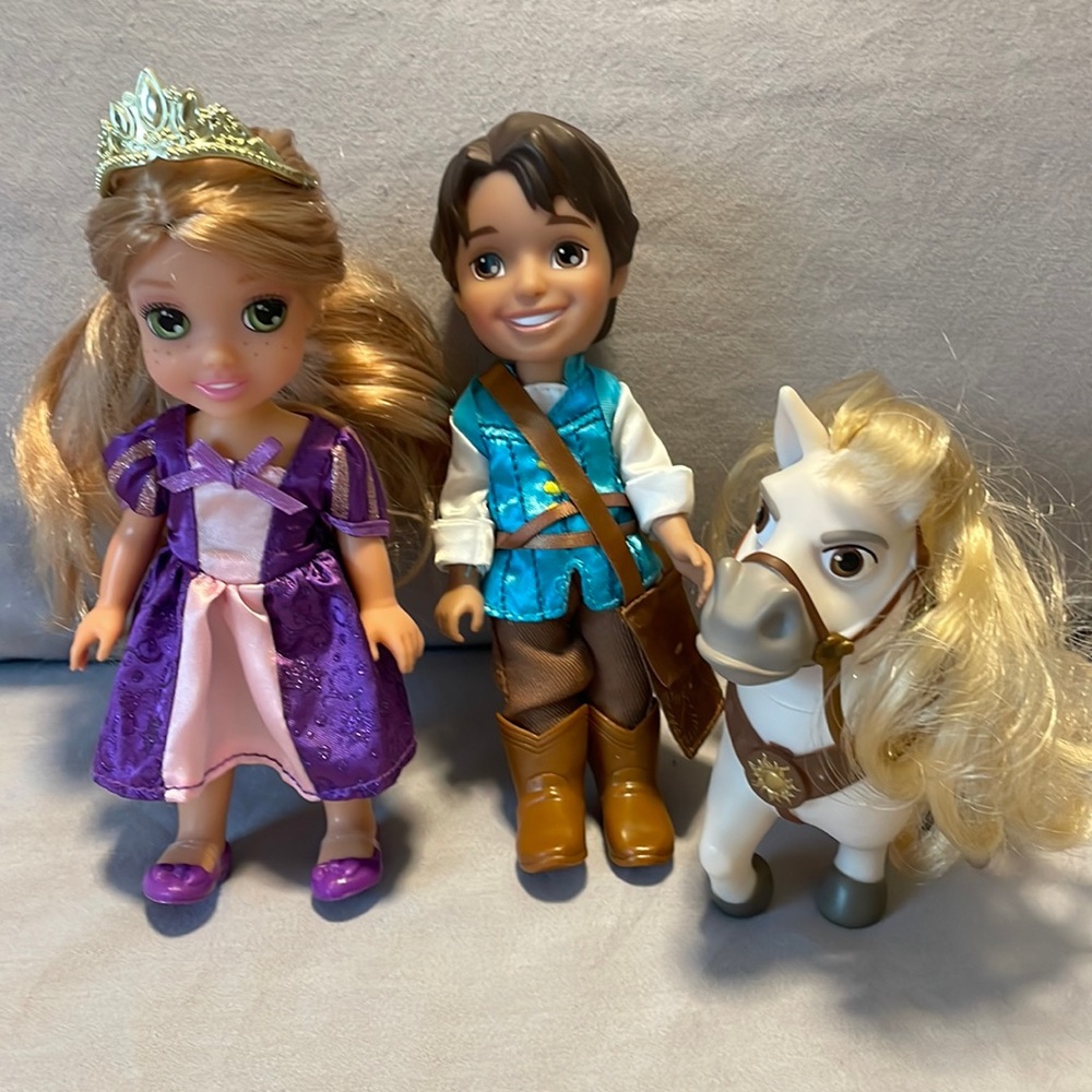 Disney Princess  Rapunzel and Flynn Ryder Mini Petite Dolls and Horse Maximus